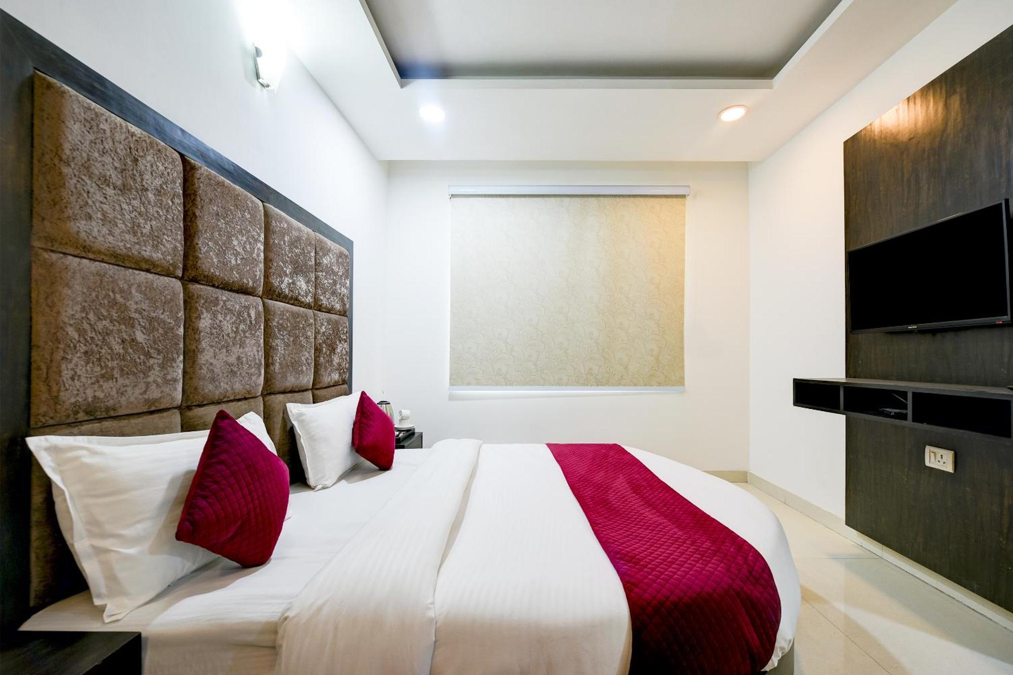 Ocaen Near Delhi Airport 4*